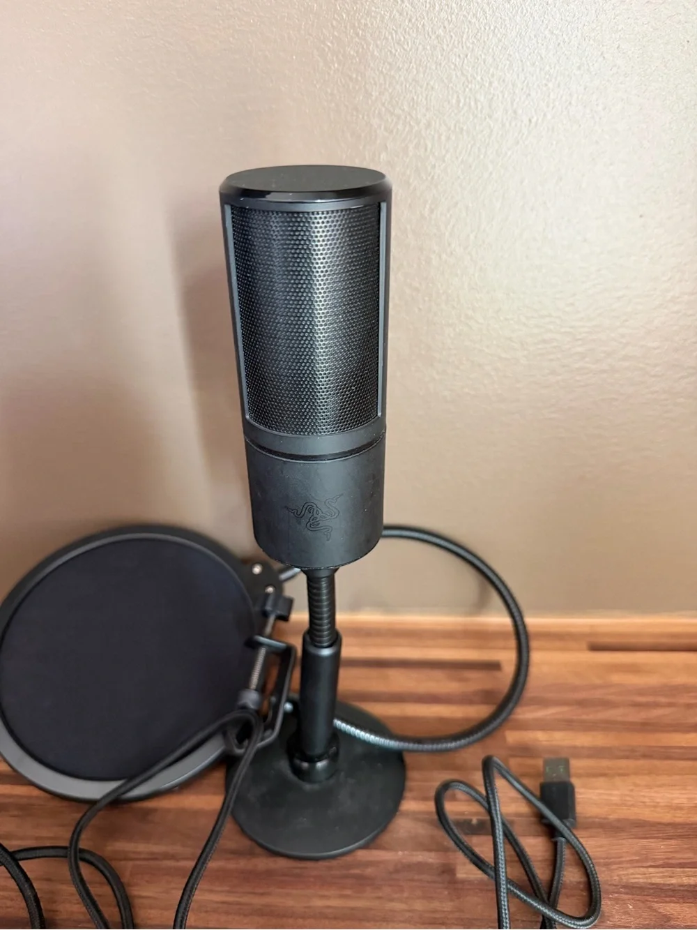 Razer Black USB Streaming Microphone with Pop Filter and Gooseneck